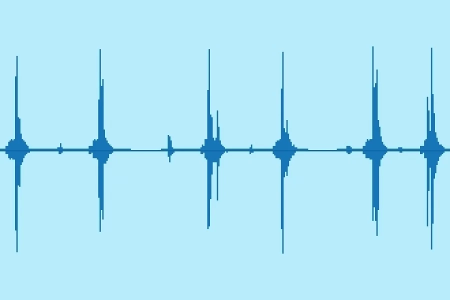 صدای قرار دادن کاسه و ظرف در سینک آشپزخانه