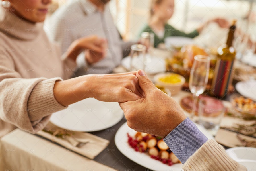 عکس دعا قبل از غذا خوردن