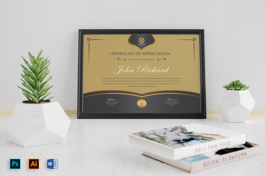 موکاپ گواهی‌نامه قاب شده بر روی میز